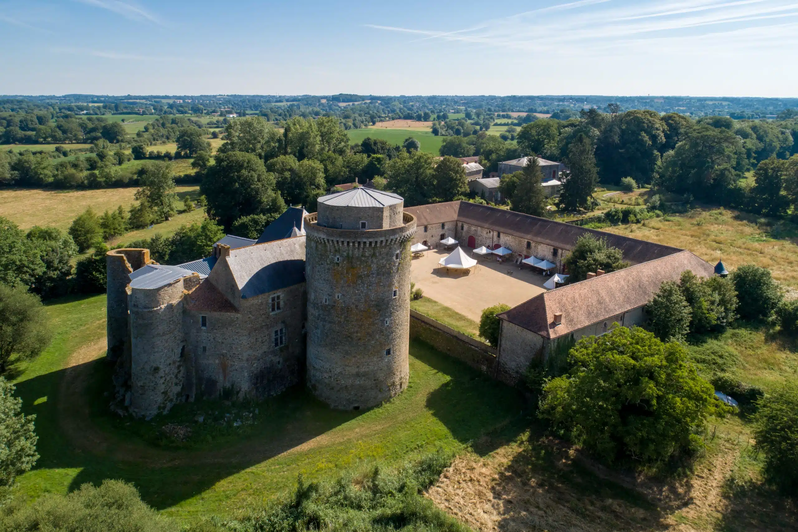 Image de fond page Château de Saint-Mesmin